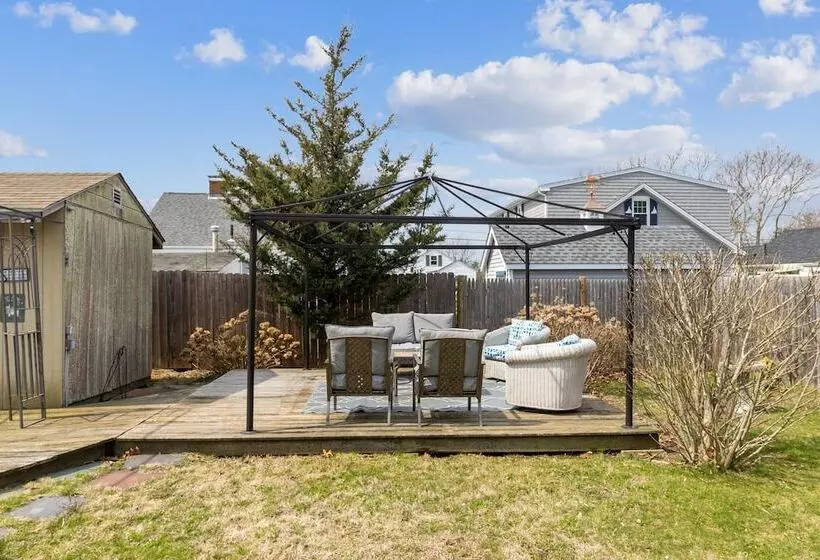 Coastal Cottage Retreat Steps From The Beach 2 Bedroom Cottage