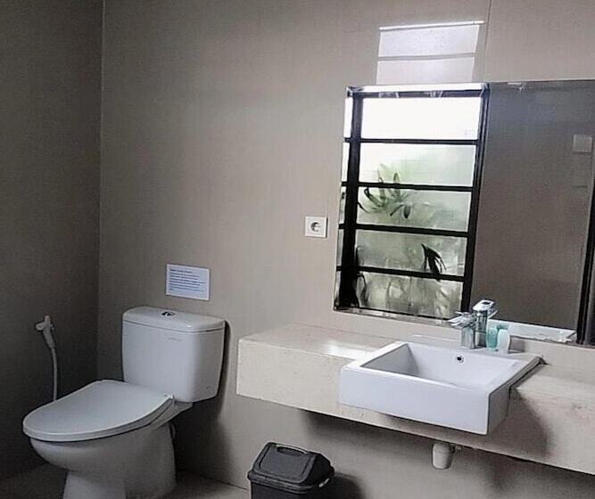 Hotel Akarsa Transit