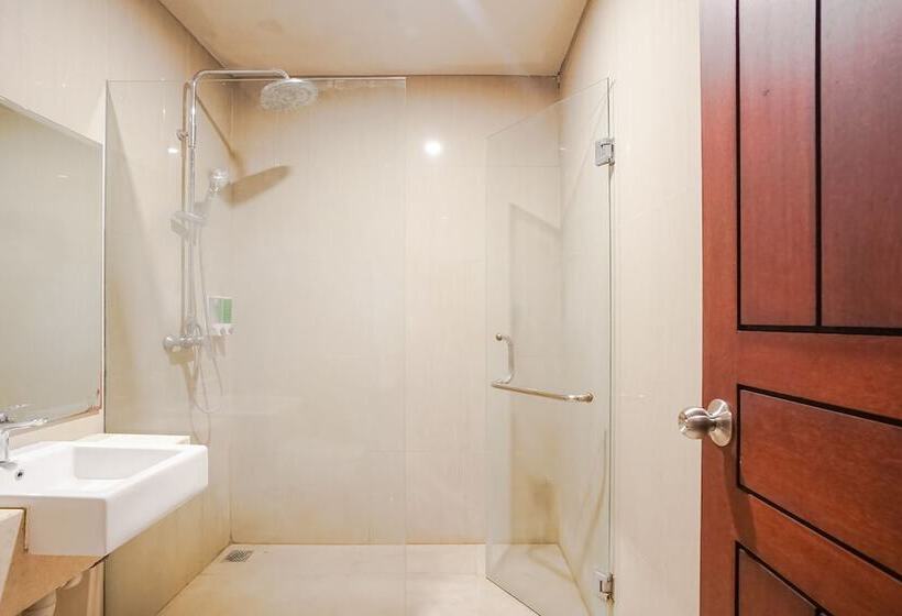 Hotel Akarsa Transit