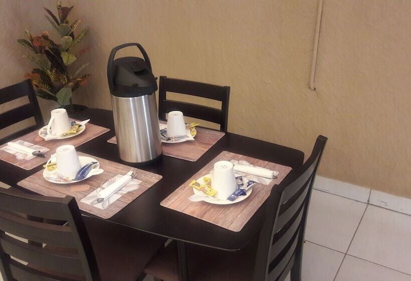 酒店 Channel View Lodge