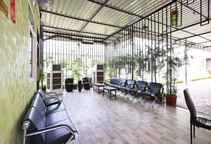 Oyo 10104 Radhika Resort