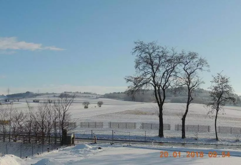 Aamiaismajoitus (B&B) Avia Motel Bisamberg