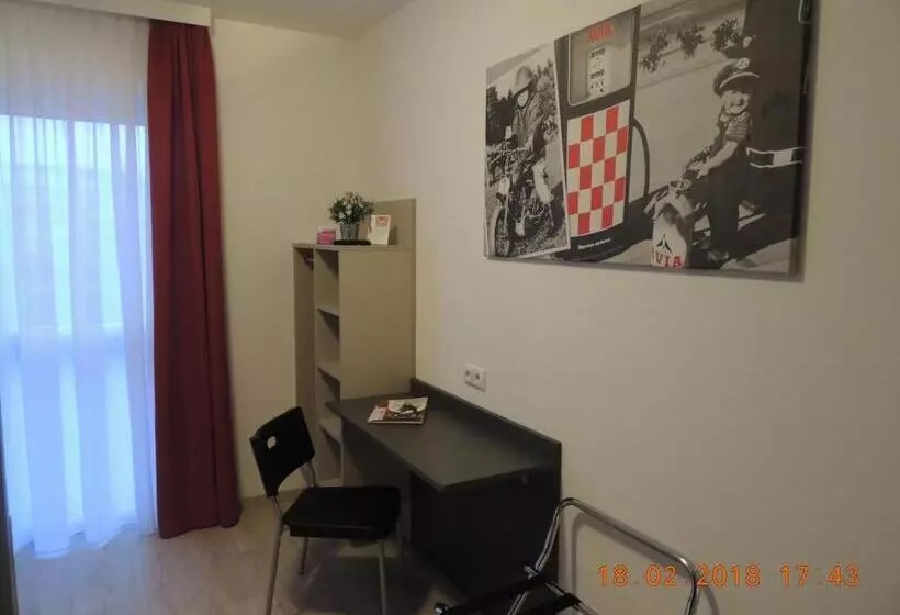 Aamiaismajoitus (B&B) Avia Motel Bisamberg