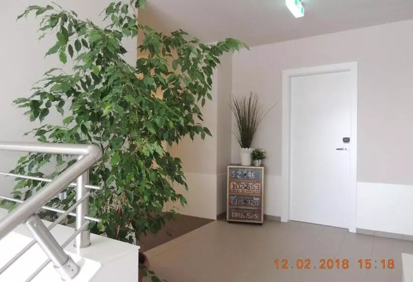 Aamiaismajoitus (B&B) Avia Motel Bisamberg