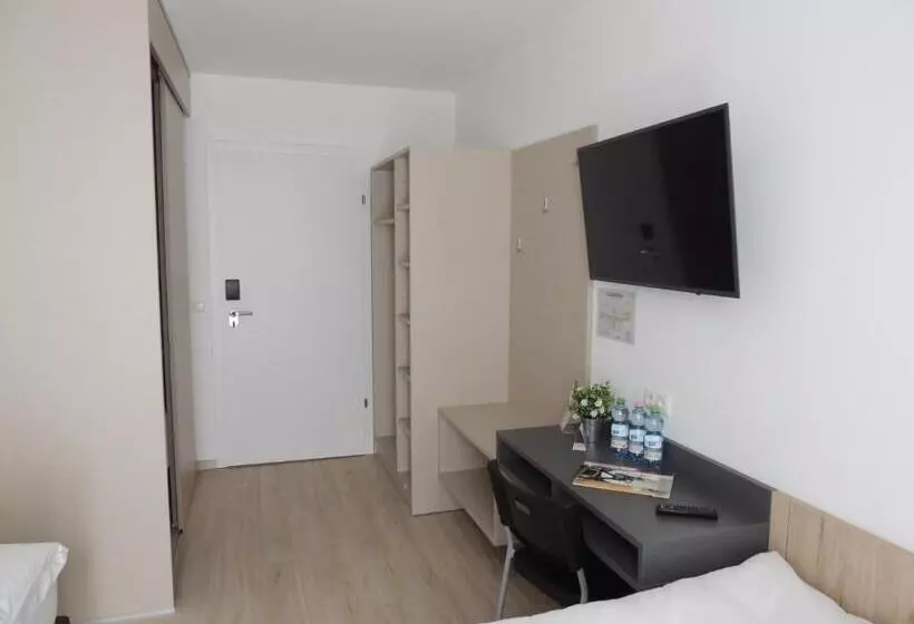 Aamiaismajoitus (B&B) Avia Motel Bisamberg