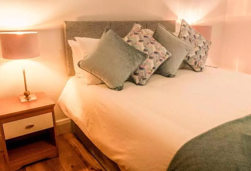 Aamiaismajoitus (B&B) Nevins Newfield Inn Ltd