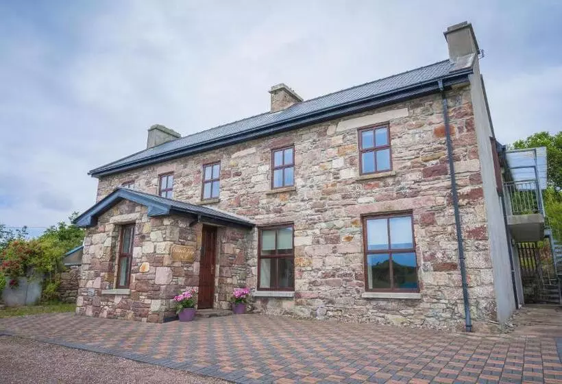 Aamiaismajoitus (B&B) Nevins Newfield Inn Ltd