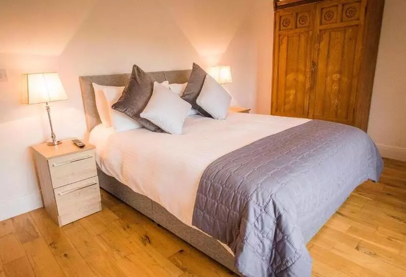 Aamiaismajoitus (B&B) Nevins Newfield Inn Ltd