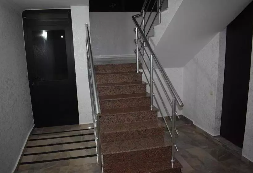 هتل Batomi