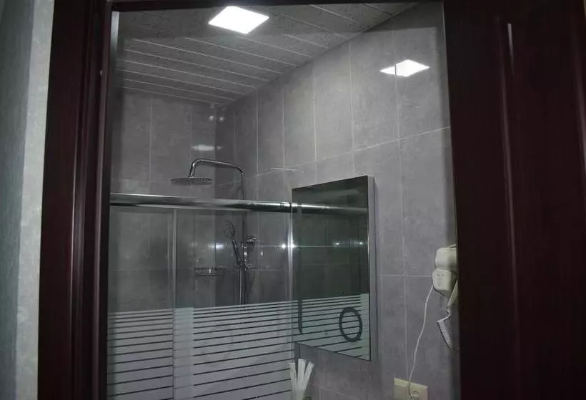 هتل Batomi