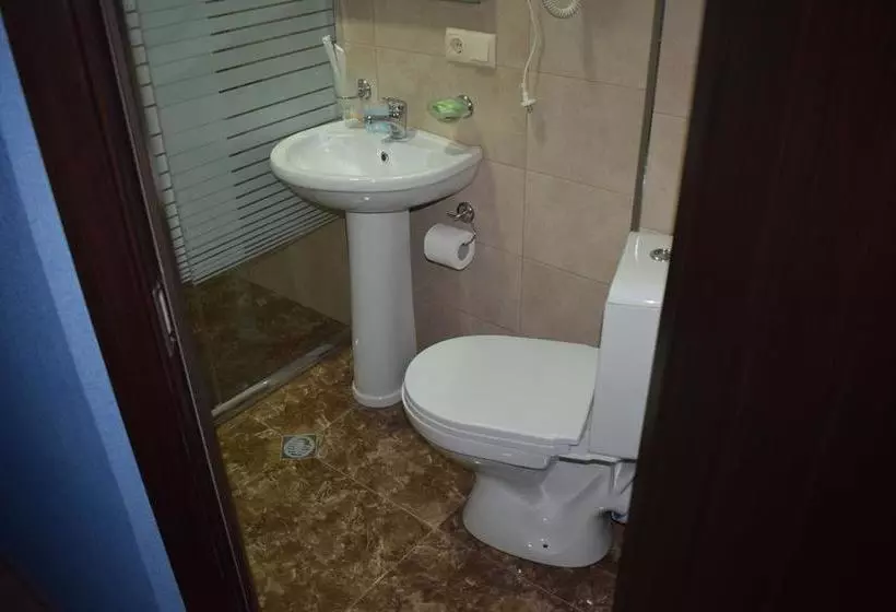 هتل Batomi
