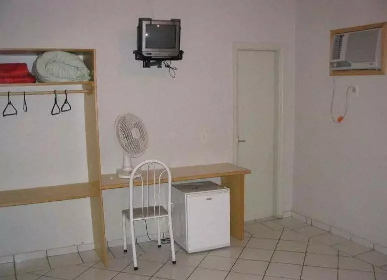 ホテル Topazio Ltda