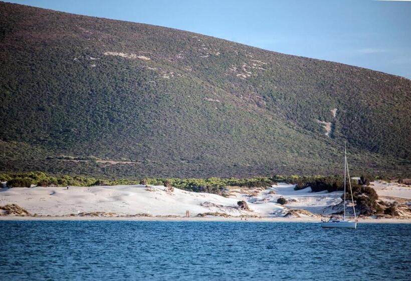 בית מלון כפרי Villa Santadi