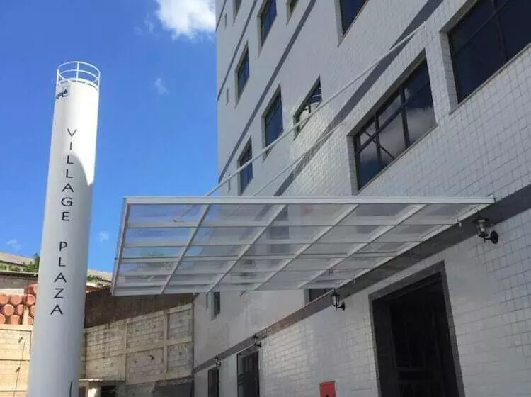 Hotelli Village Plaza