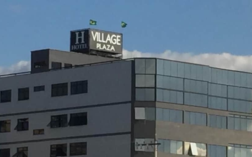 هتل Village Plaza