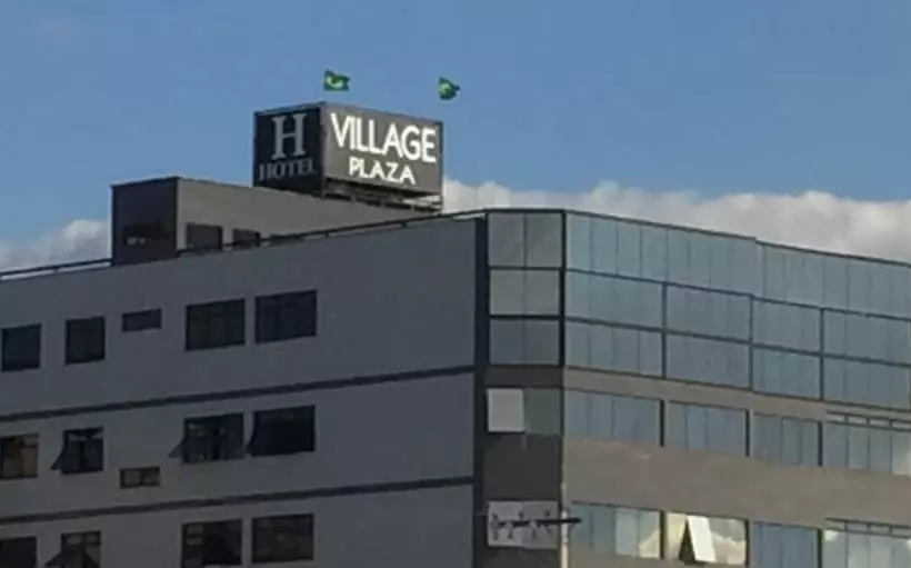 Hotelli Village Plaza