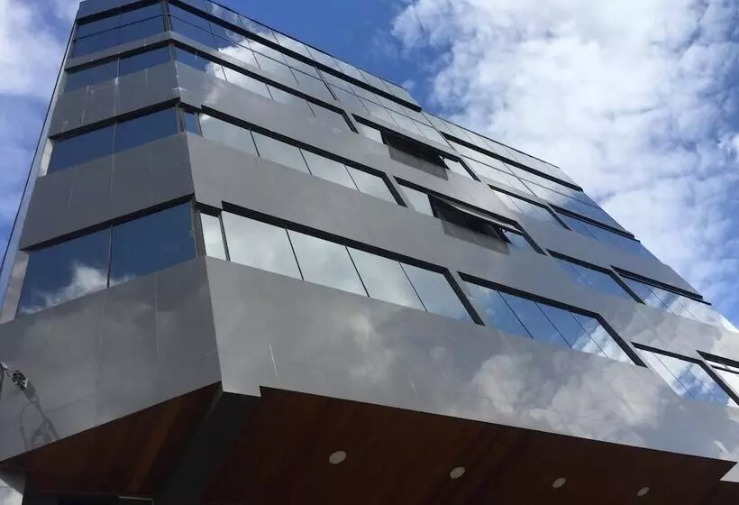 Hotelli Village Plaza