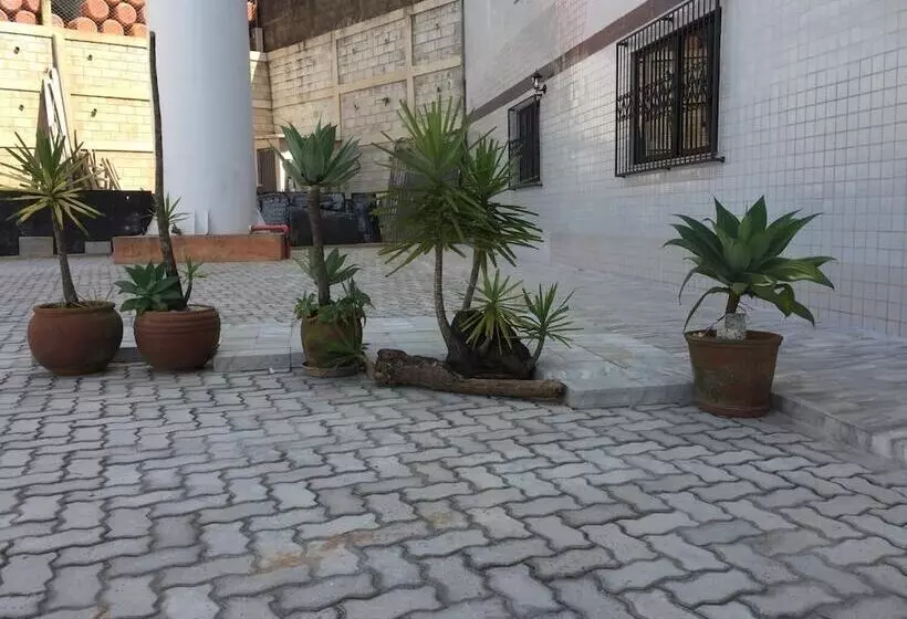 Hotelli Village Plaza