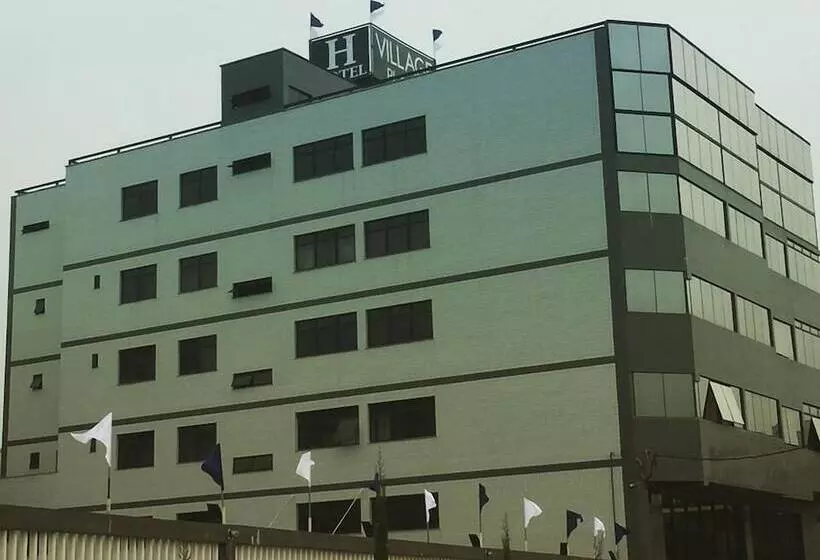 Hotelli Village Plaza