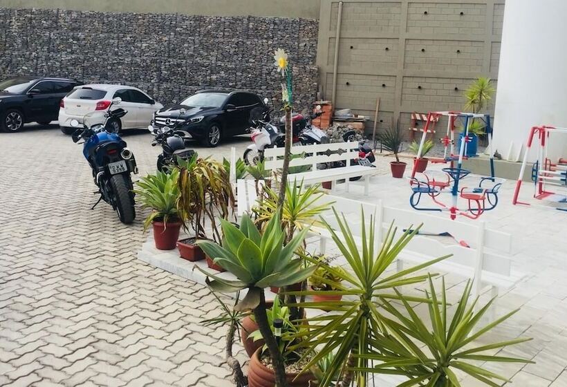 هتل Village Plaza