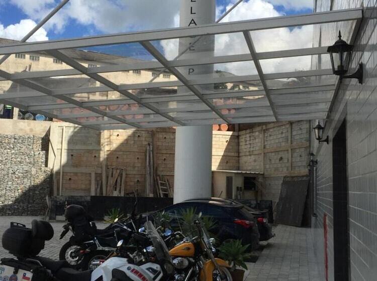 هتل Village Plaza