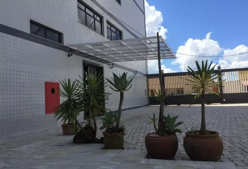 Hotelli Village Plaza