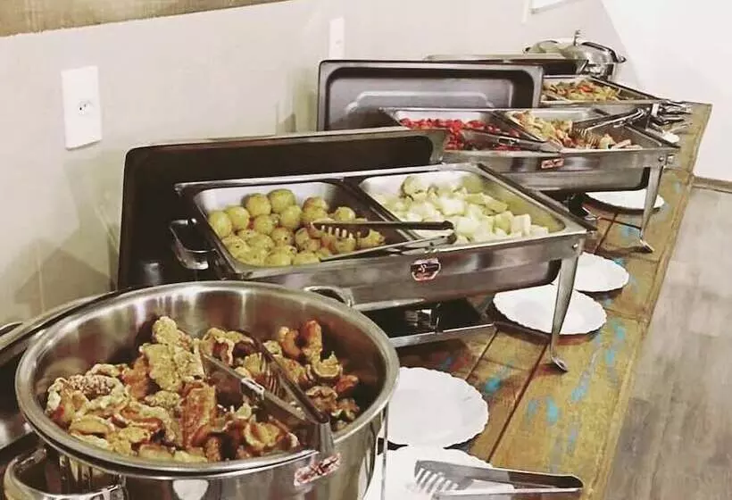 Hotelli Village Plaza