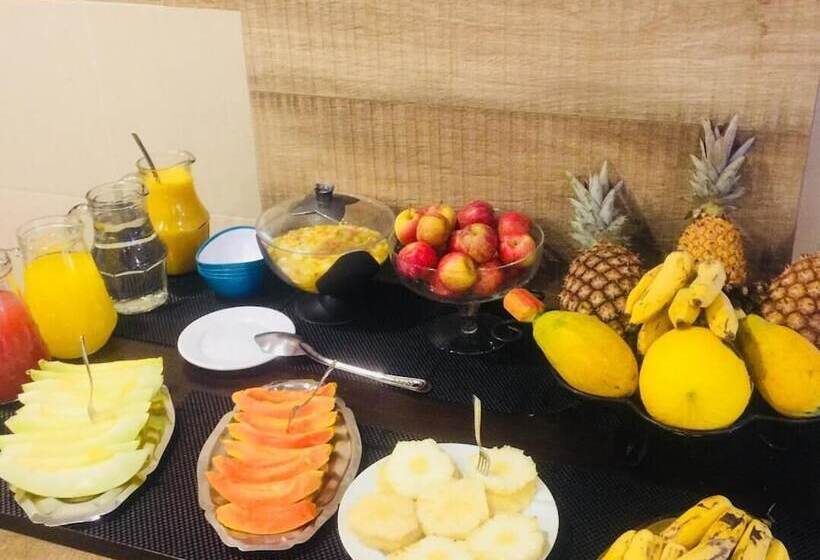 هتل Village Plaza