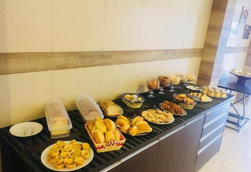 هتل Village Plaza