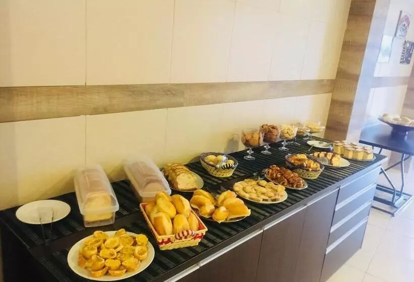 Hotelli Village Plaza