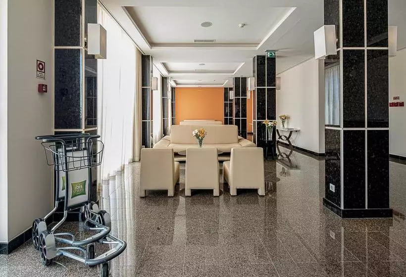 Iu Hotel Namibe