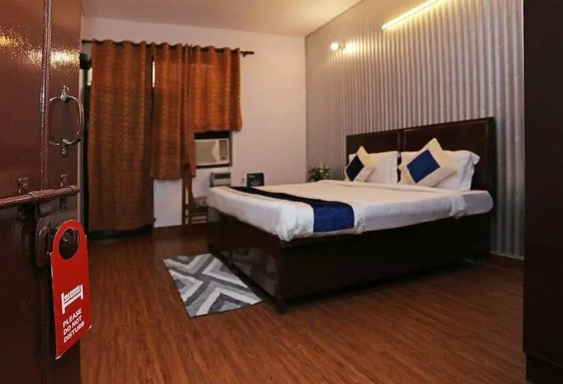 Oyo 9534 Hotel Heights