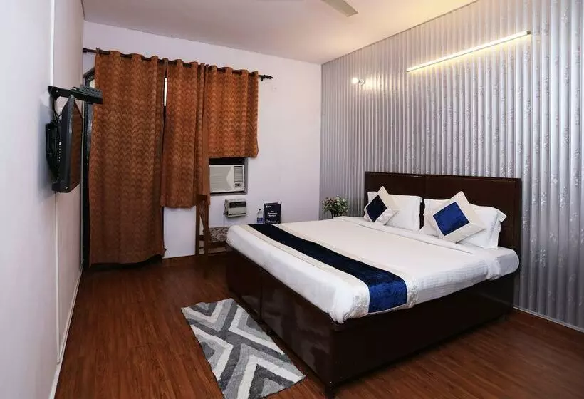 Oyo 9534 Hotel Heights