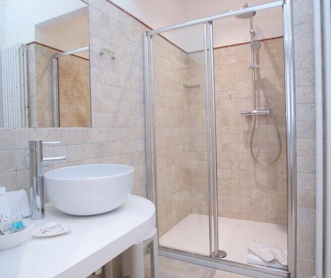 בית מלון כפרי Design Suite Tirano