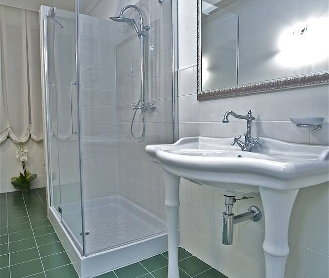 בית מלון כפרי Design Suite Tirano