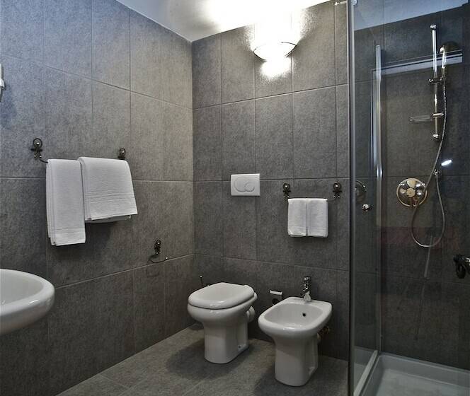 בית מלון כפרי Design Suite Tirano