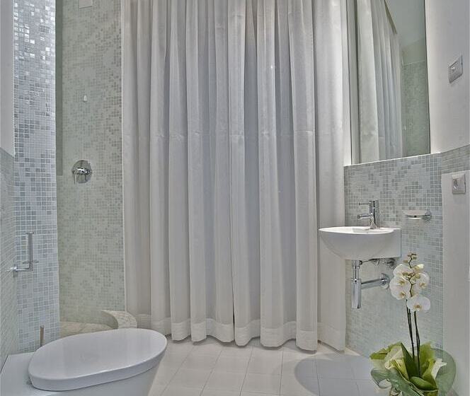 בית מלון כפרי Design Suite Tirano