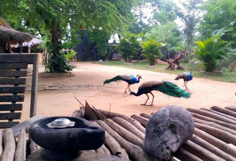 Humbhaha Jungle Yala Nature Eco Resort