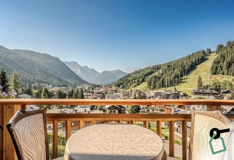 ホテル Hotiday Room Collection   Campiglio Pradalago