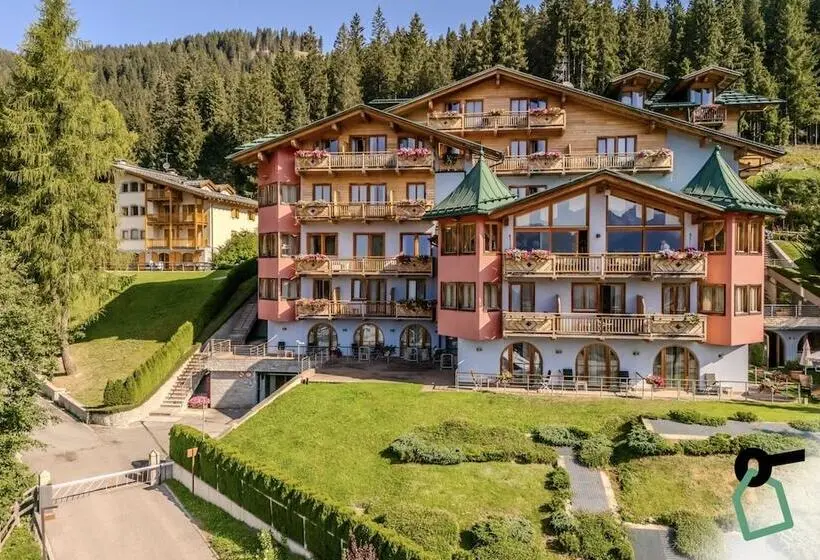 ホテル Hotiday Room Collection   Campiglio Pradalago