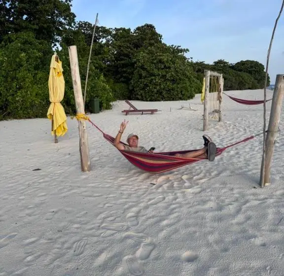 پانسیون Lhohi White Sand