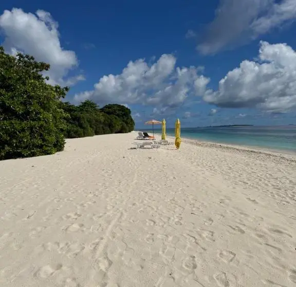 پانسیون Lhohi White Sand