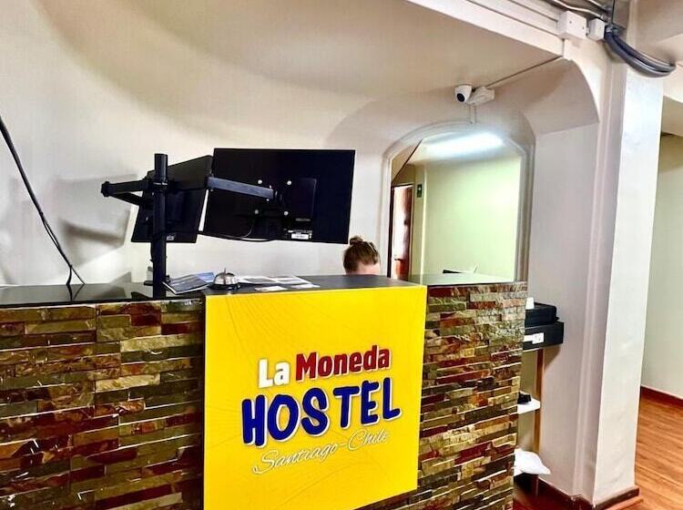 Hostel La Moneda