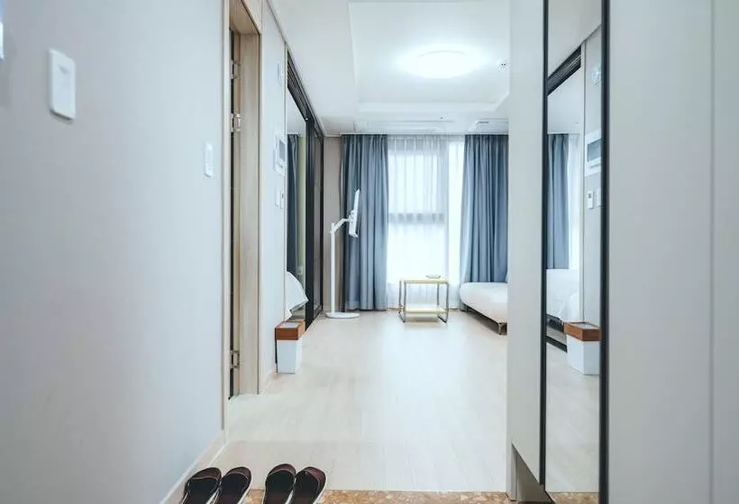 هتل H Avenue Sasang Station Residence