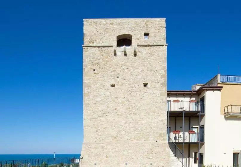Aamiaismajoitus (B&B) Torre Della Loggia   Dimora Storica   Ortona