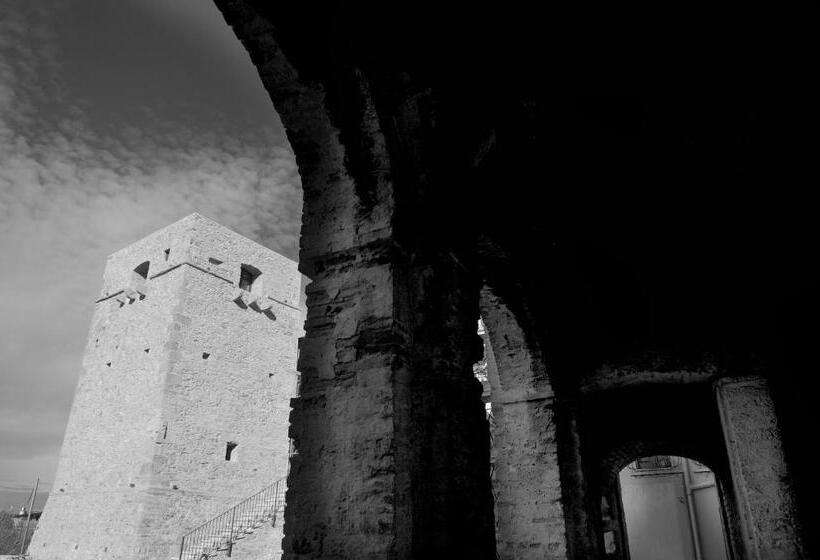 مبيت وإفطار Torre Della Loggia   Dimora Storica   Ortona