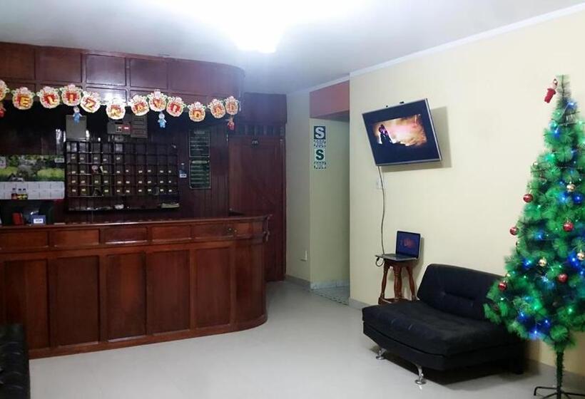 هتل El León De Oro