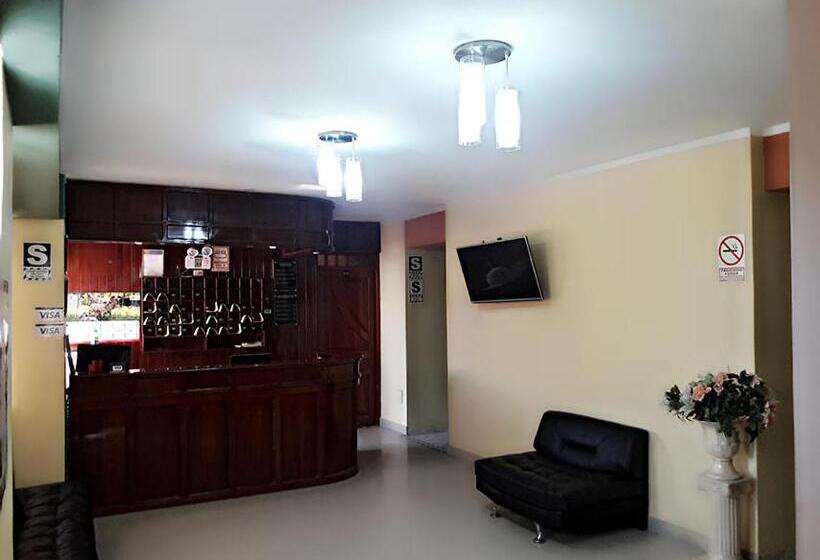 هتل El León De Oro