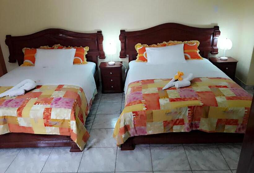 هتل El León De Oro