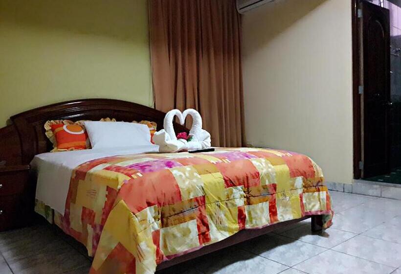 هتل El León De Oro